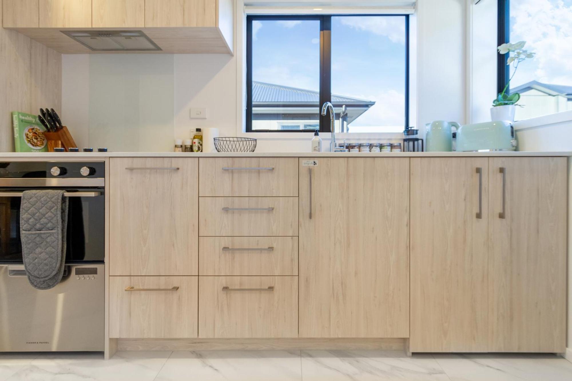 Luxury Studio With Balcony - Close To Supermarket Christchurch Exterior foto