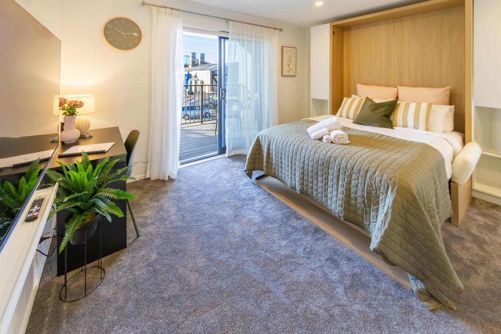 Luxury Studio With Balcony - Close To Supermarket Christchurch Exterior foto
